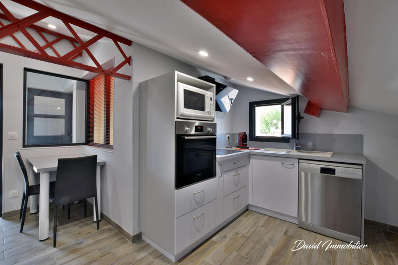 Maison - 250 m² - 10 pièces