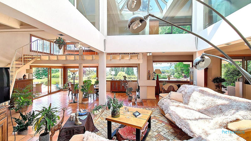 Villa - 265 m² - 7 pièces