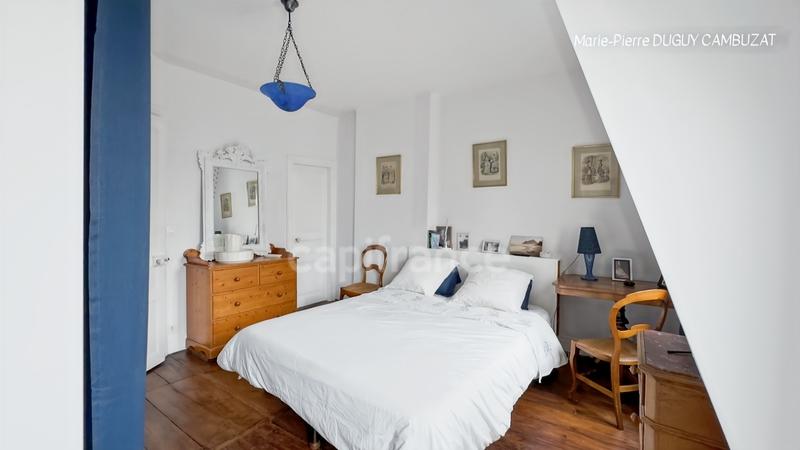 Maison - 208 m² - 9 pièces