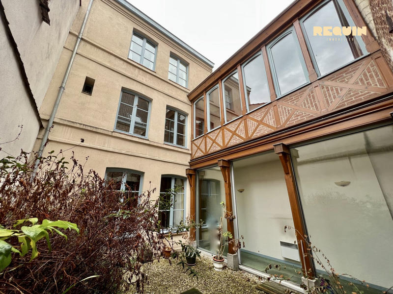 Appartement - 167 m² - 8 pièces