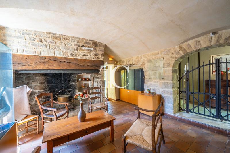 Maison - 225 m² - 9 pièces