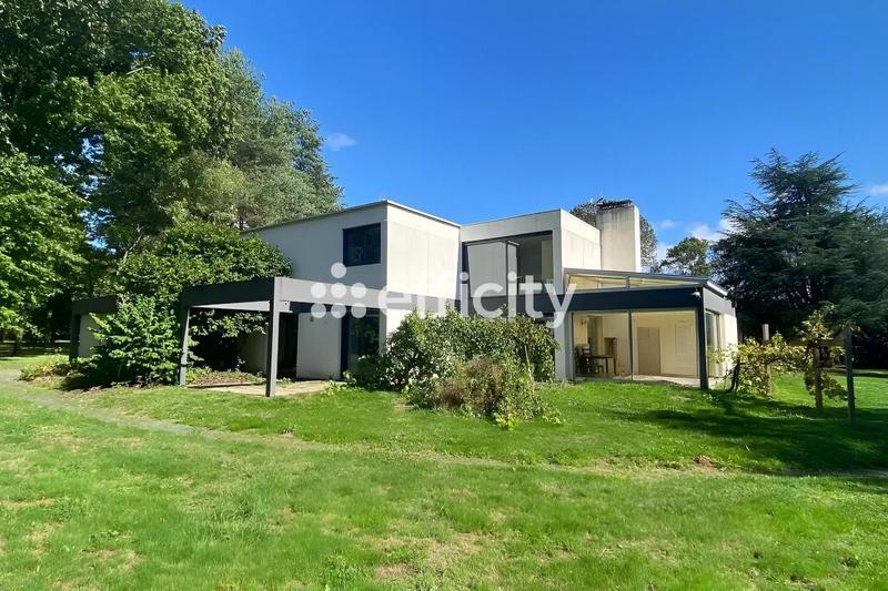 Villa - 233 m² - 8 pièces