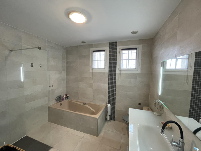 Maison - 222 m² - 6 pièces