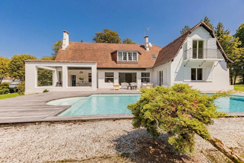 Maison - 350 m² - 9 pièces