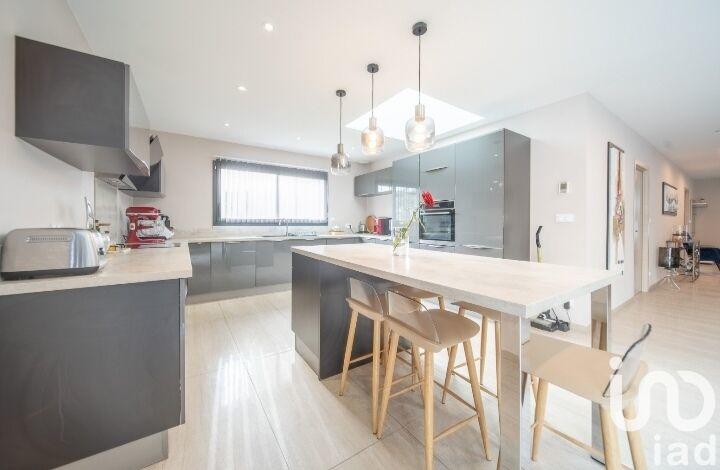 Maison de maîtres - 220 m² - 7 pièces