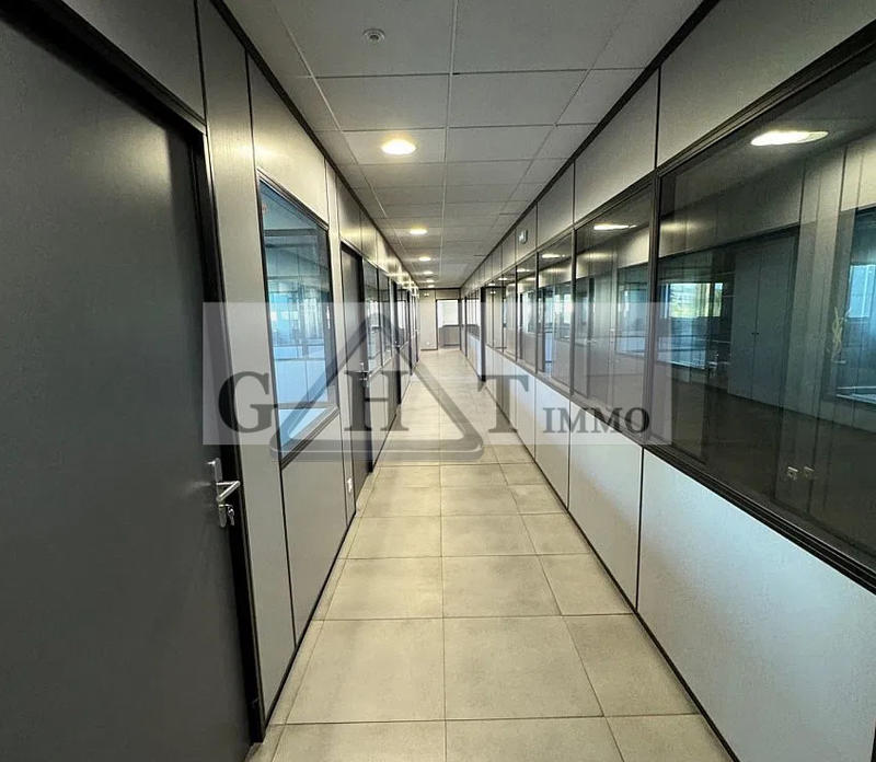 Entrepôt - 4 662 m²