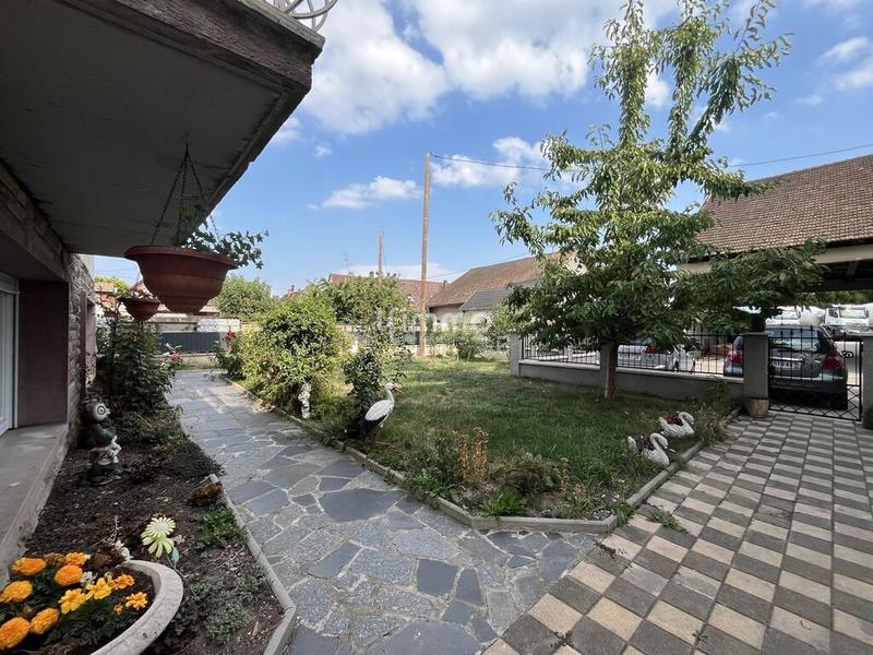 Maison - 252 m² - 10 pièces