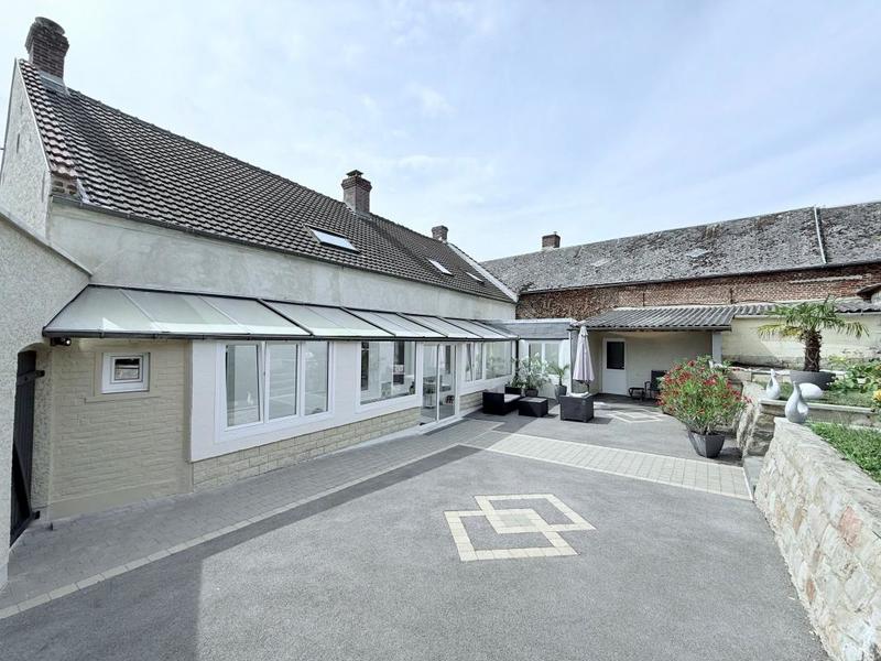 Maison - 210 m² - 6 pièces