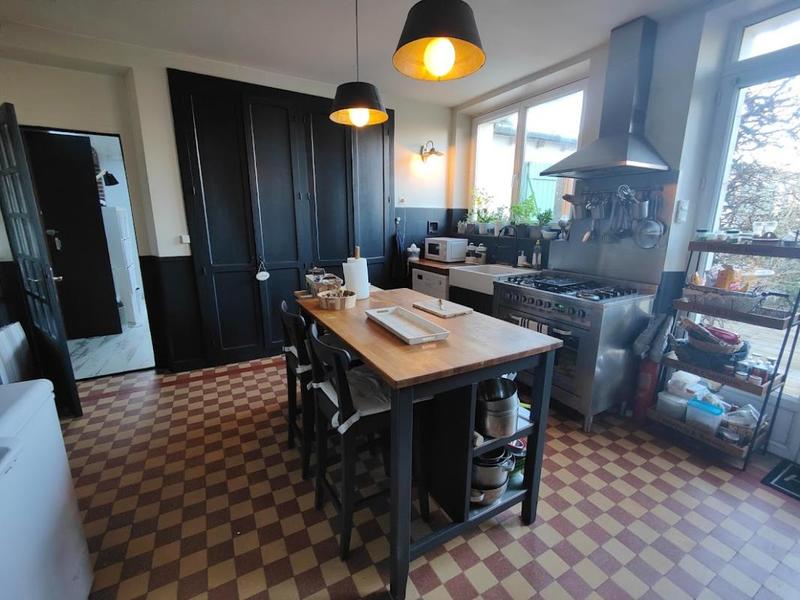 Maison - 315 m² - 11 pièces