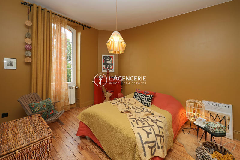 Maison - 300 m² - 7 pièces