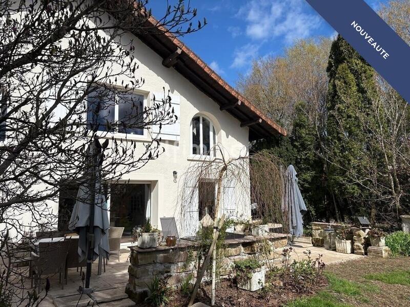 Propriété - 350 m² - 12 pièces