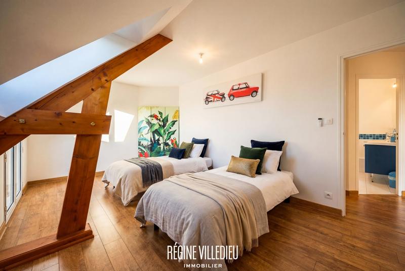 Maison - 296 m² - 7 pièces