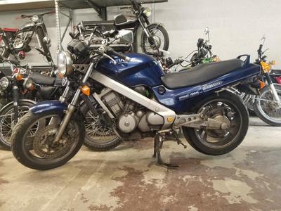 Honda Revere ntv 650 honda 0650 bleu