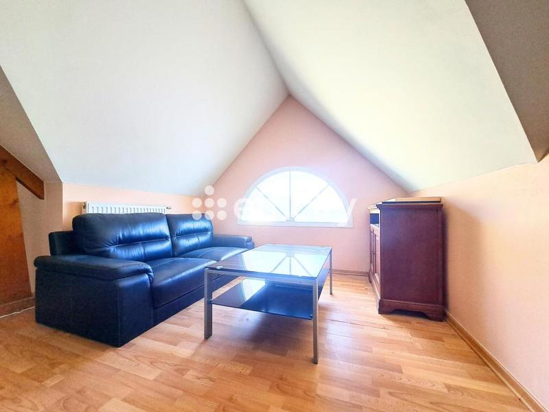 Maison - 230 m² - 8 pièces