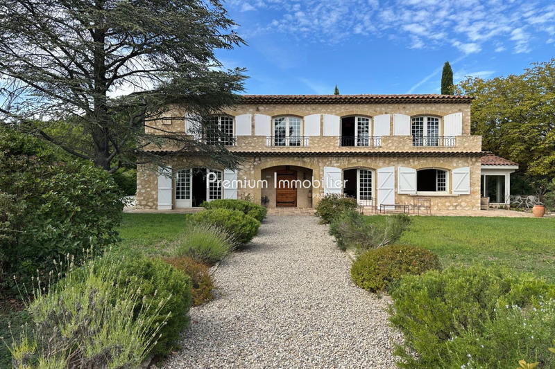Maison - 284 m² - 8 pièces