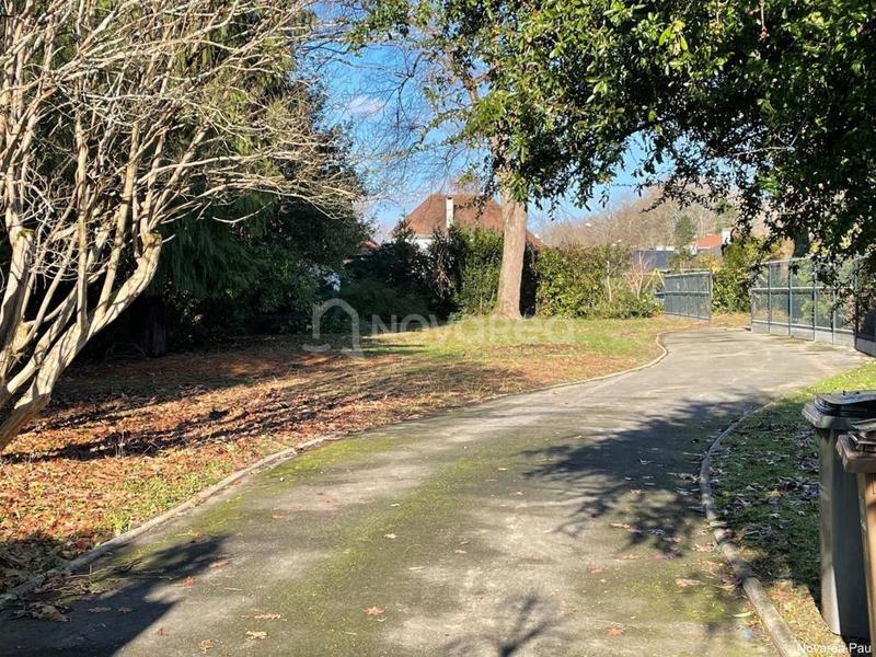 Terrain constructible - 1 073 m²