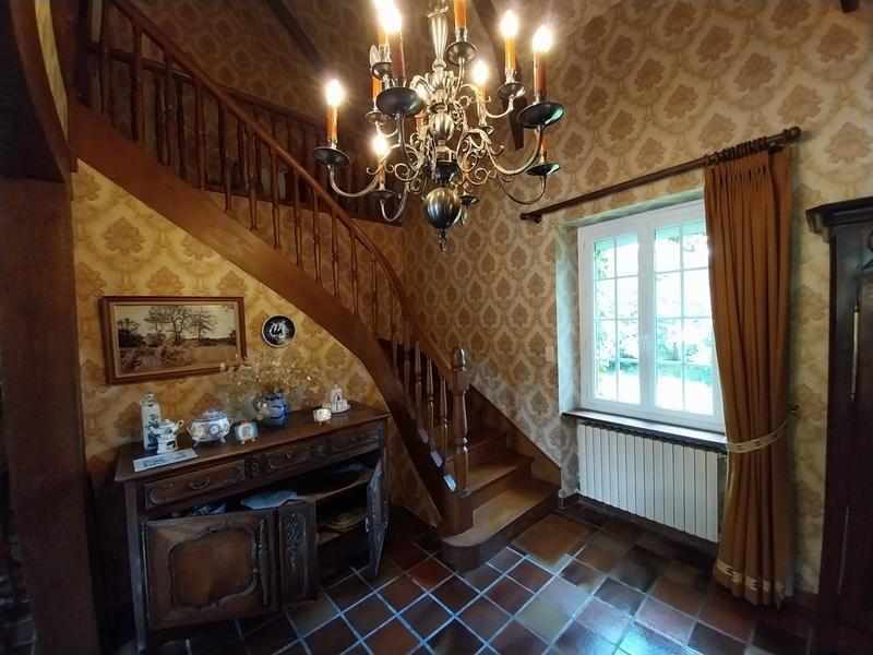 Maison traditionnelle - 197 m² - 9 pièces