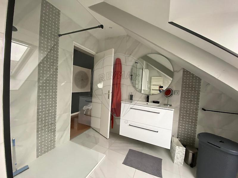 Maison - 225 m² - 10 pièces