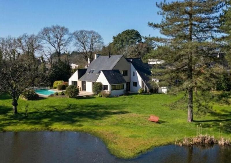 Maison - 235 m² - 7 pièces