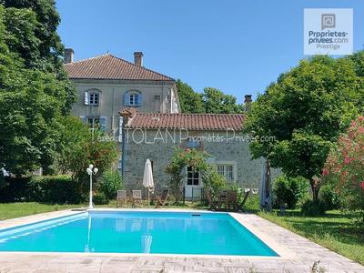 Château - 775 m² - 17 pièces