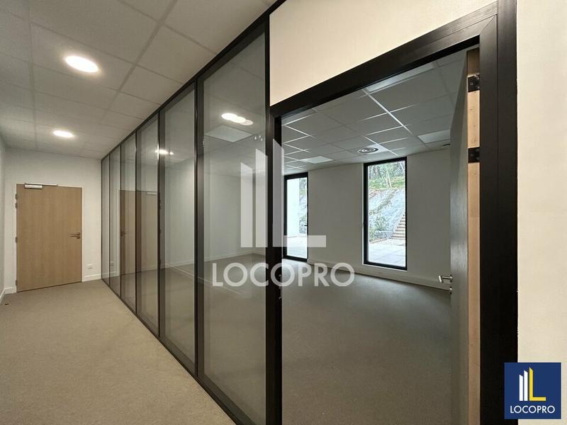 Bureau - 647 m²