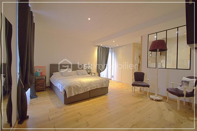 Maison traditionnelle - 165 m² - 8 pièces