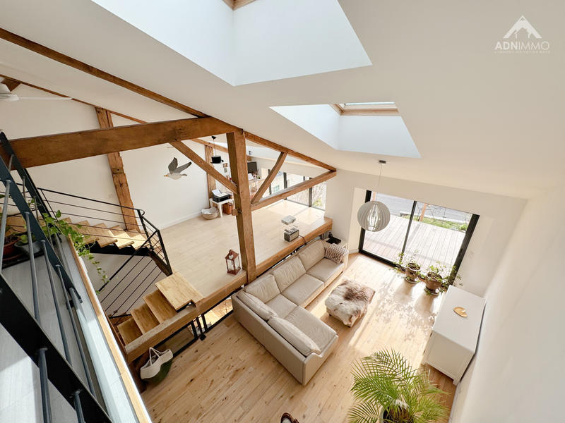 Maison - 240 m² - 8 pièces