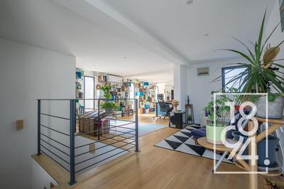 Maison - 270 m² - 5 pièces