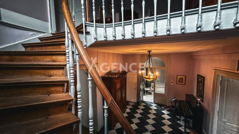 Maison bourgeoise - 340 m² - 12 pièces