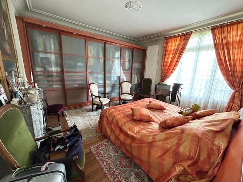 Maison - 285 m² - 9 pièces