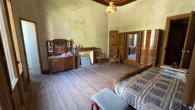 Maison - 238 m² - 9 pièces