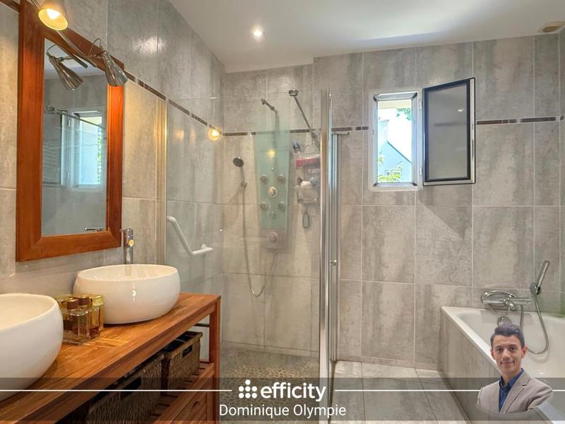 Maison - 155 m² - 8 pièces