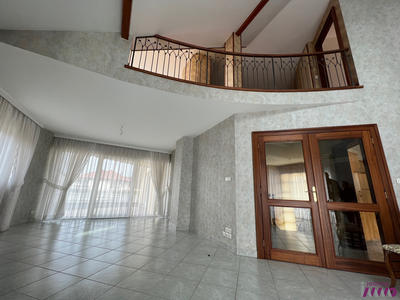 Maison contemporaine - 260 m² - 6 pièces