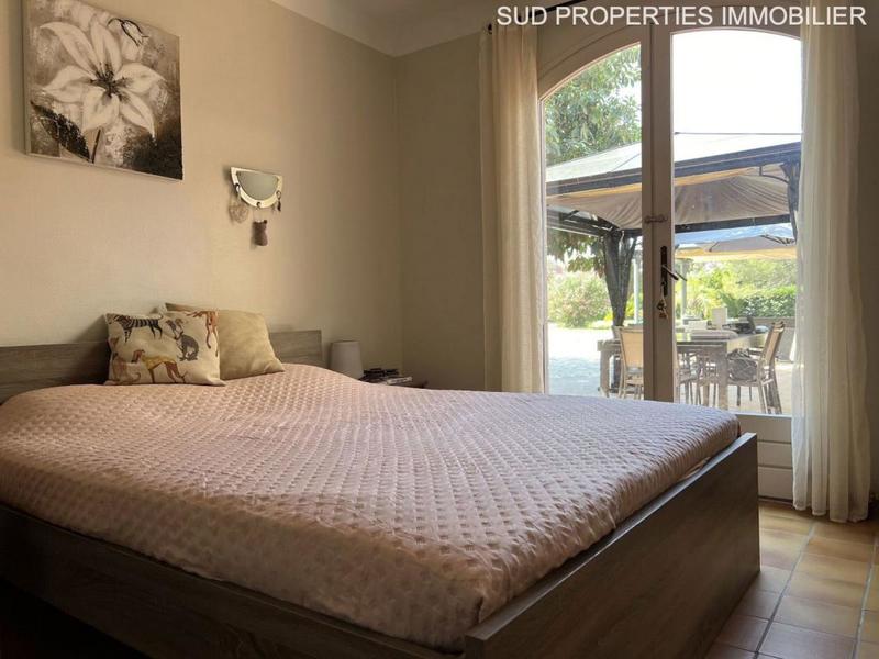 Propriété - 315 m² - 9 pièces