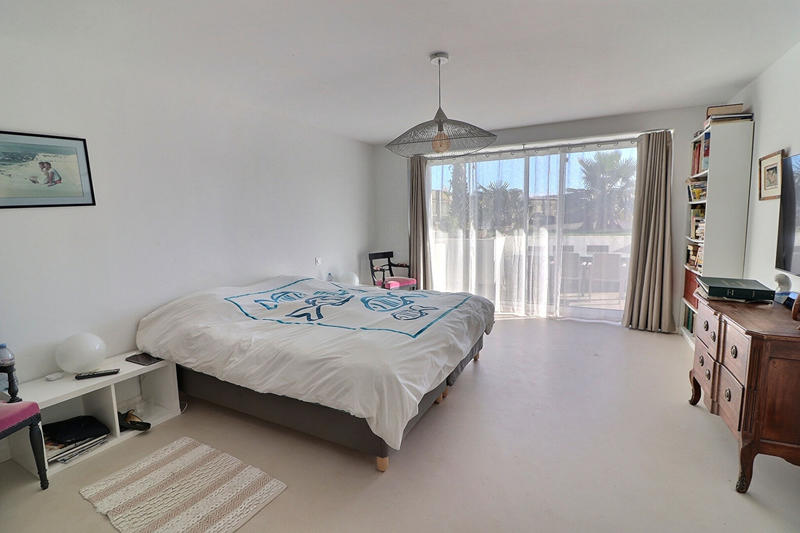 Maison - 280 m² - 9 pièces