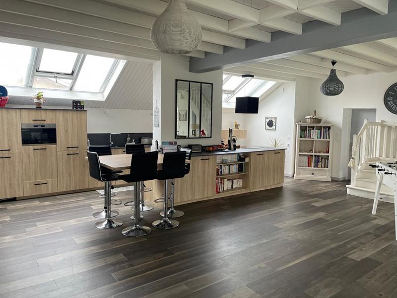 Maison - 255 m² - 8 pièces