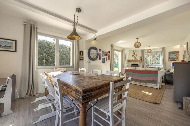 Villa - 204 m² - 8 pièces