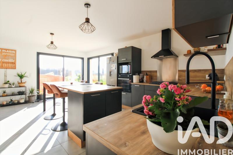 Maison - 94 m² - 5 pièces