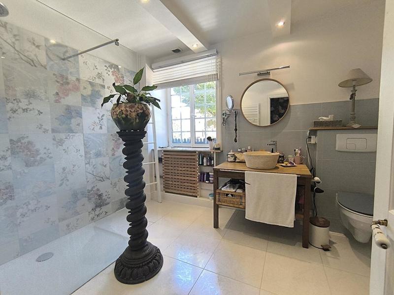 Maison - 249 m² - 7 pièces