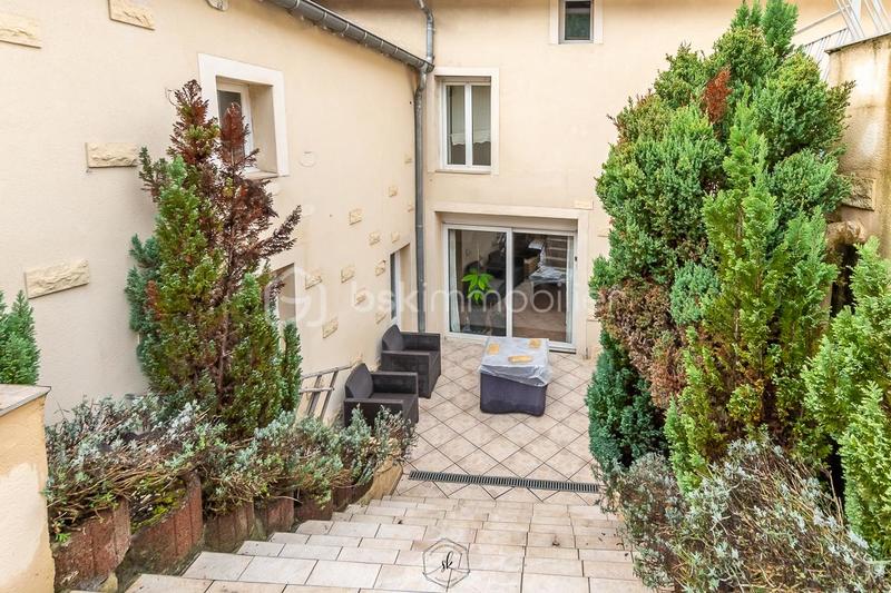 Maison - 180 m² - 8 pièces