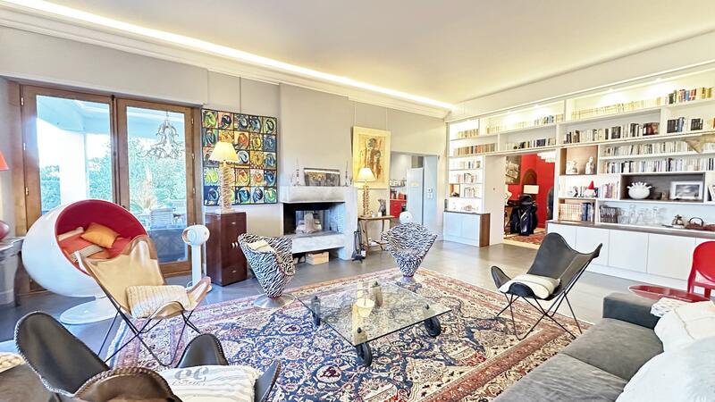 Appartement - 167 m² - 6 pièces