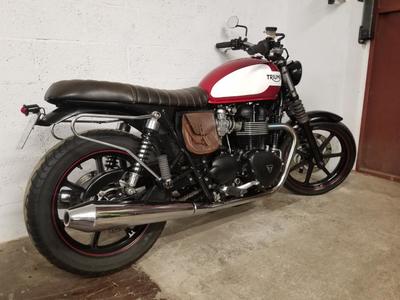 Triumph Bonneville 900 bobber triumph rouge 0900 439