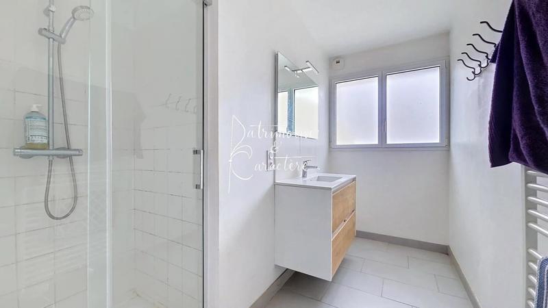 Maison - 215 m² - 9 pièces