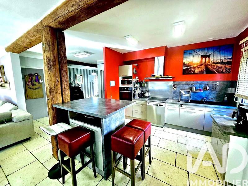 Maison - 181 m² - 7 pièces