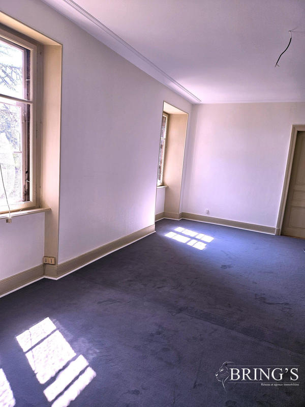 Maison - 234 m² - 8 pièces