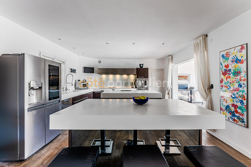 Maison - 350 m² - 11 pièces