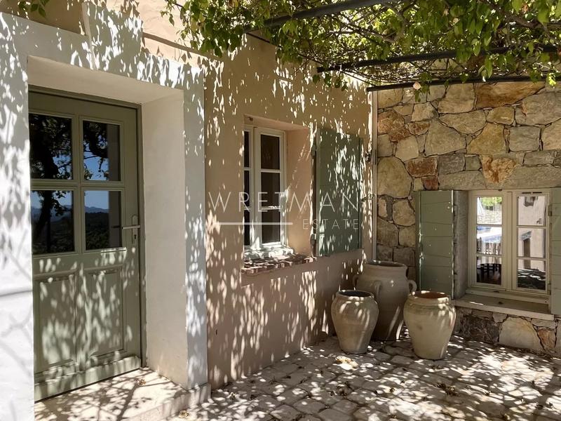 Mas - 251 m² - 8 pièces