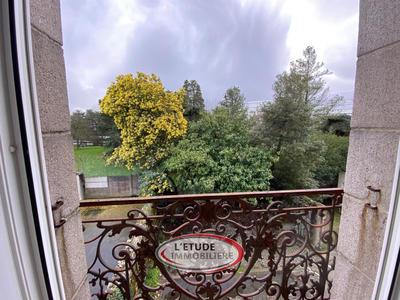 Maison - 215 m² - 10 pièces