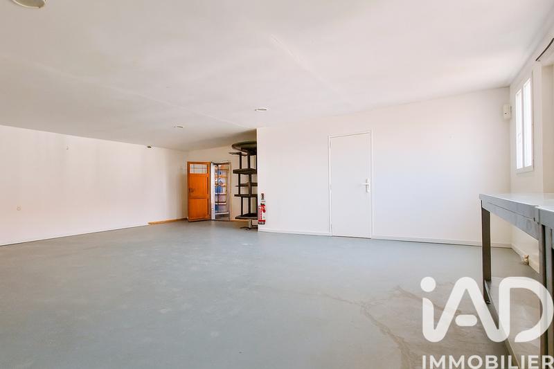 Maison - 930 m² - 4 pièces