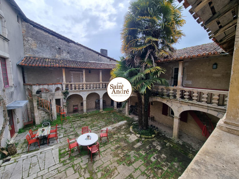 Maison - 427 m² - 13 pièces